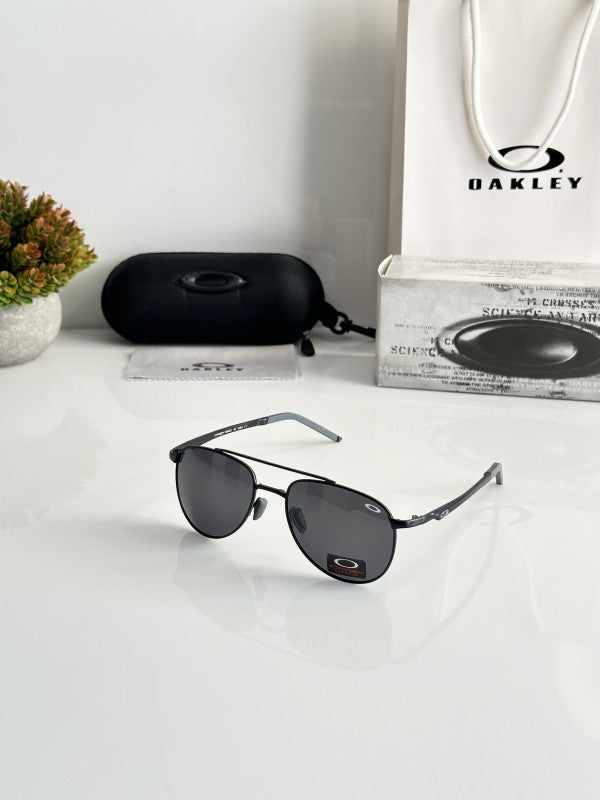 Oakle_y 8920_Black