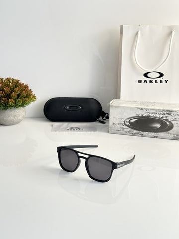 Oakle_y 05_Black