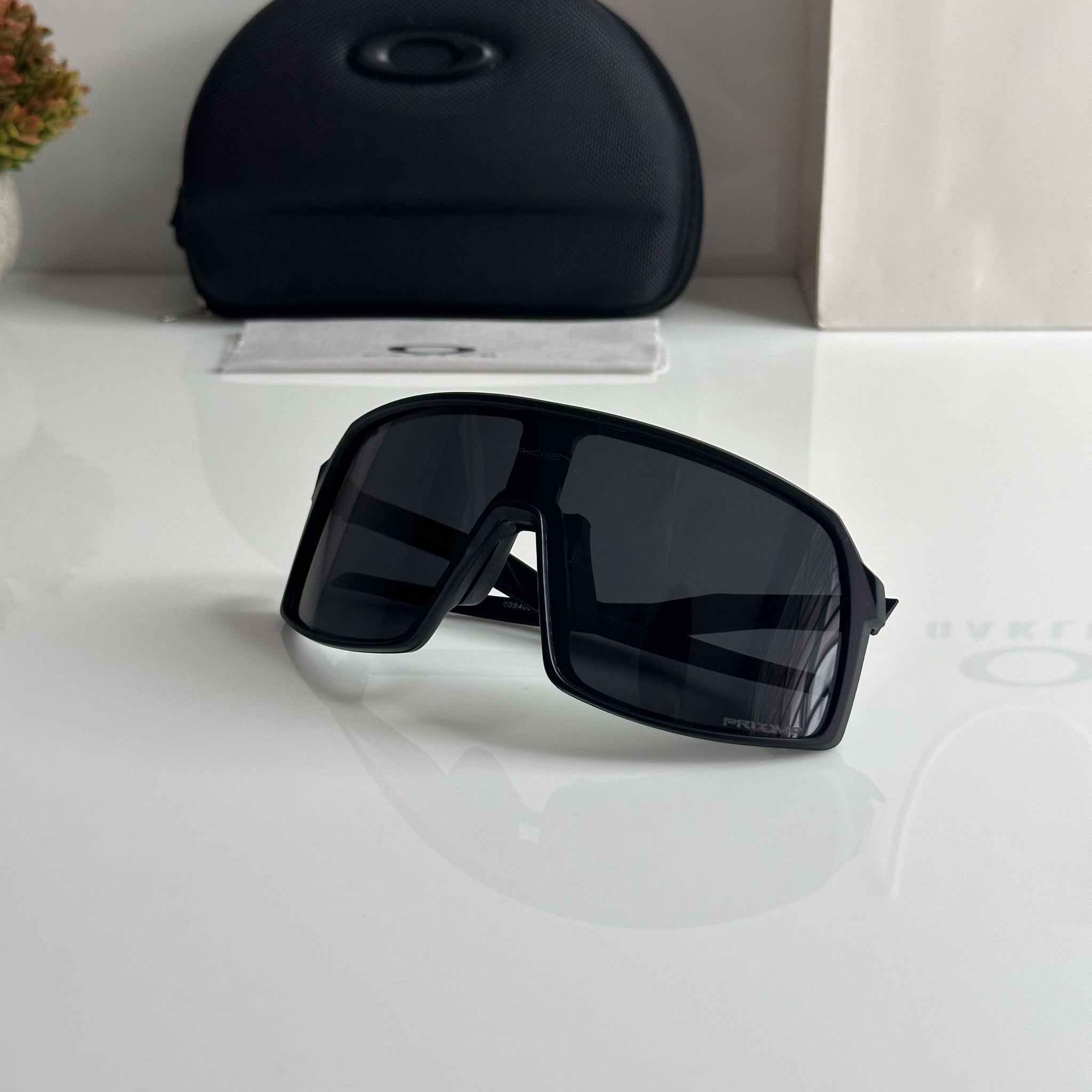 Oakle_y 9406_Black