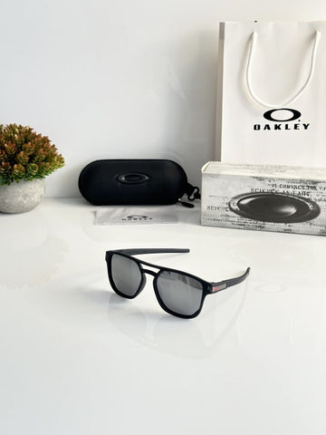 Oakle_y 05_Black_Silver_Mercury