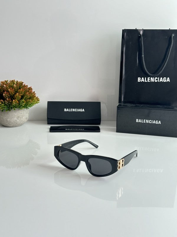 Balenciag_a WMNS 22062 Gold Black