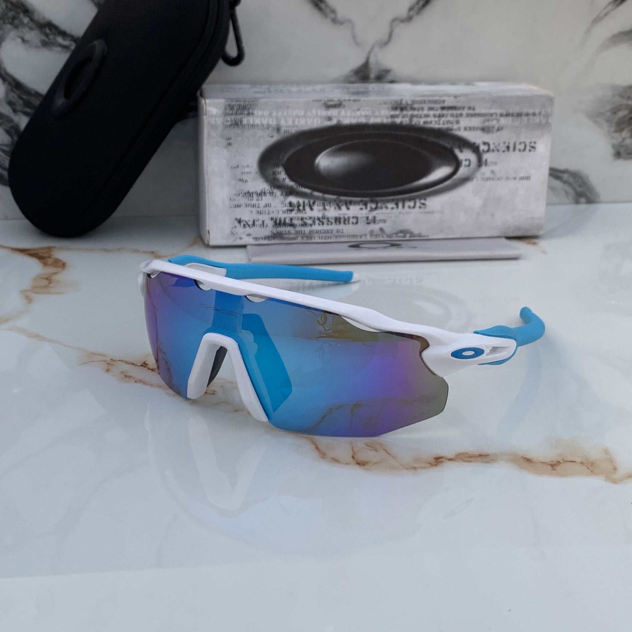 Oakle_y 9208_white_blue