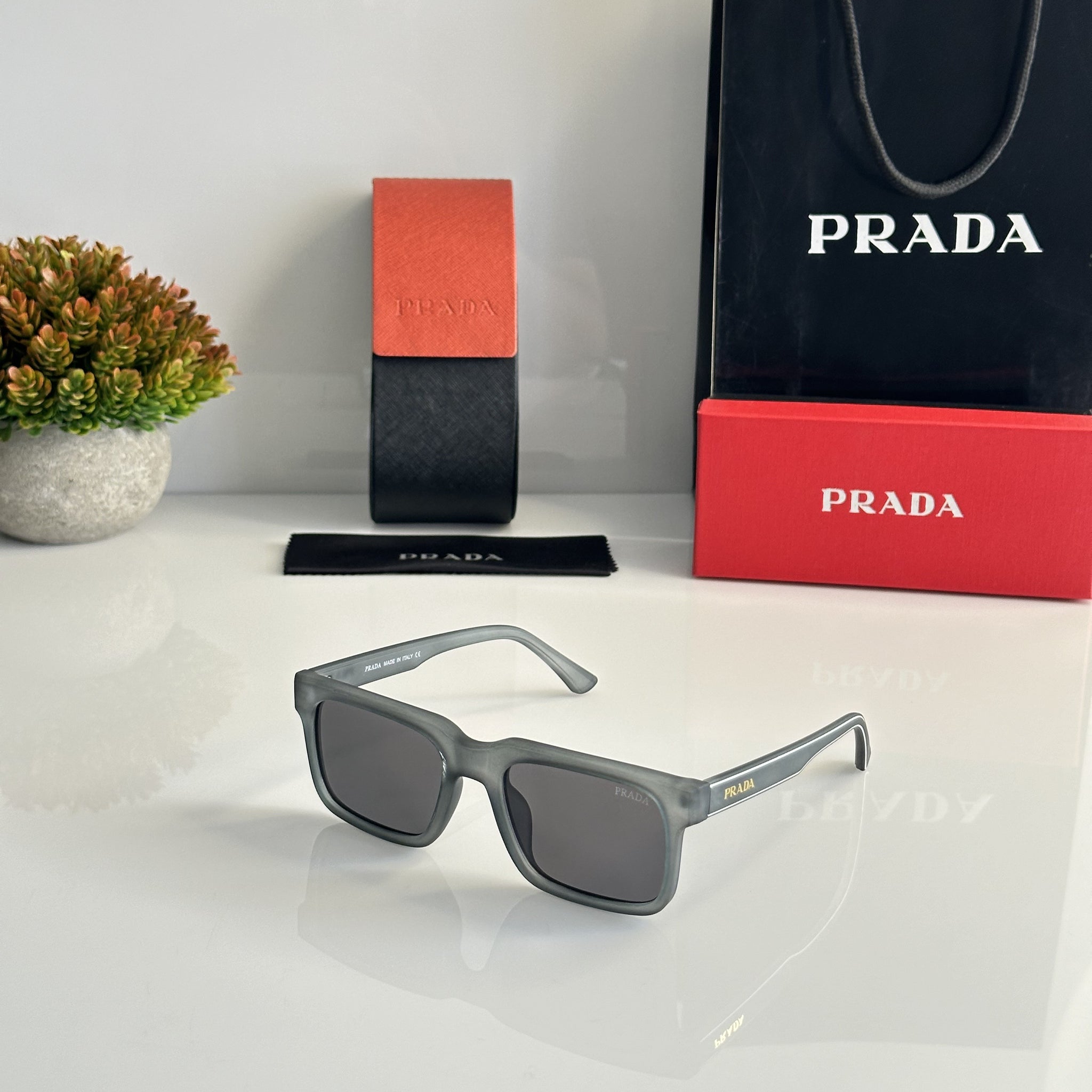 Prad_a 25_Grey