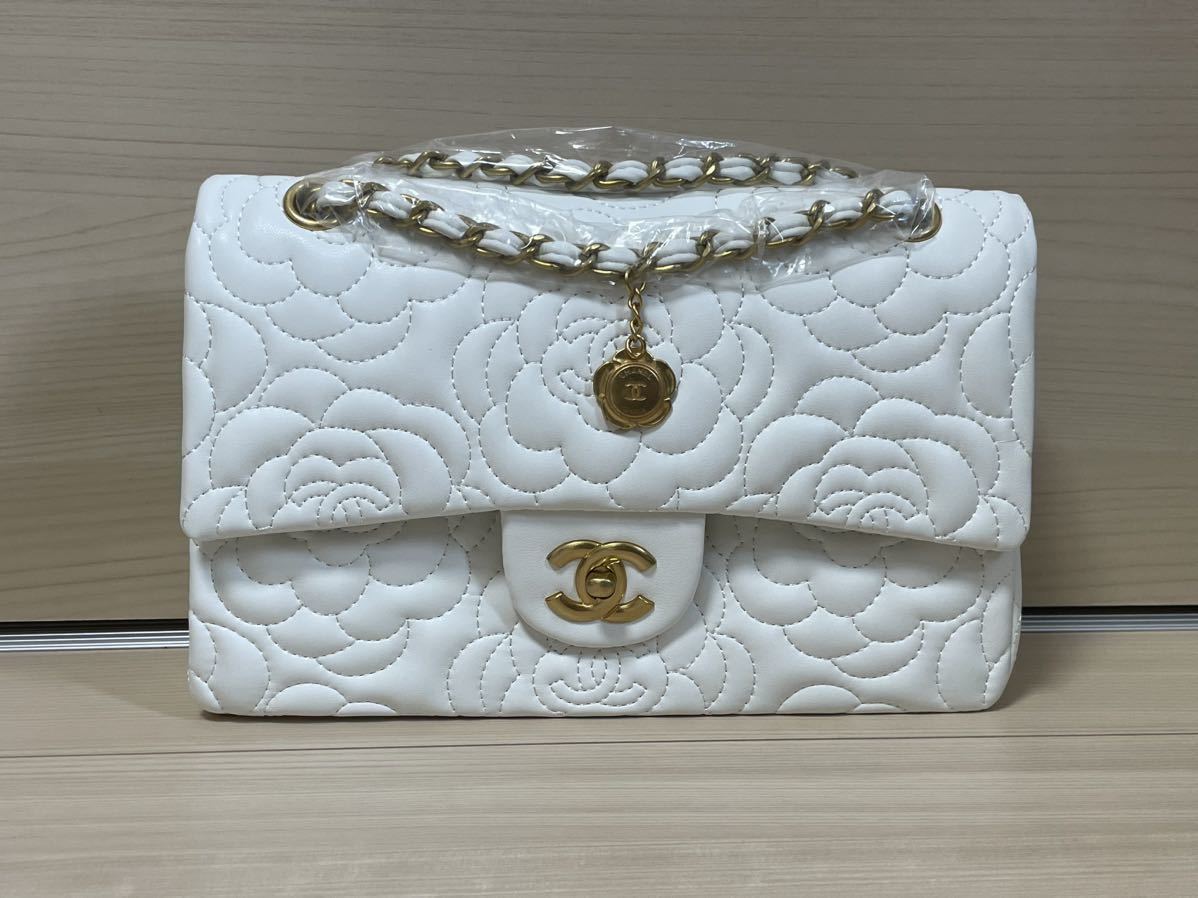 Rare CHANE_L 🤍 Byzantine Bijoux Ivory Patent Vegan Leather Pillow Bag Gold HW 🌟